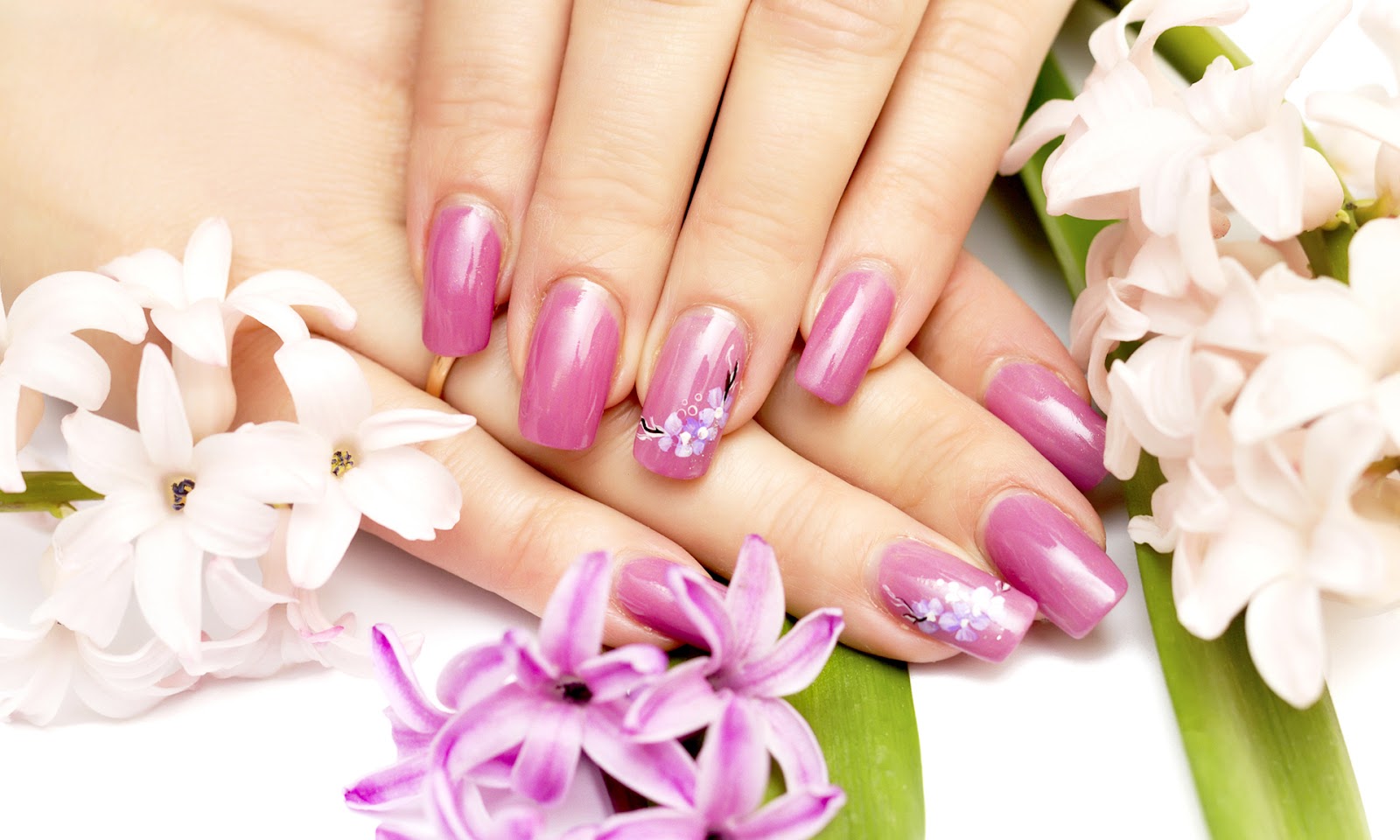 Nails by Bonnie logo